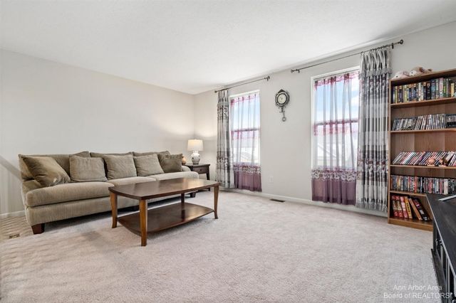 638 Holmdale Way, Ann Arbor, MI 48108