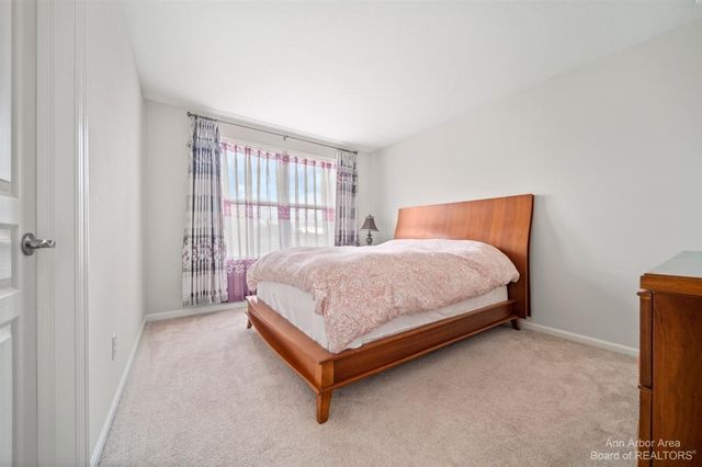 638 Holmdale Way, Ann Arbor, MI 48108