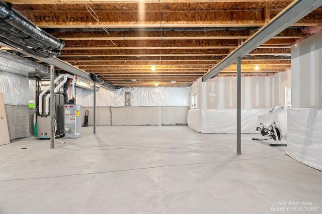 638 Holmdale Way, Ann Arbor, MI 48108