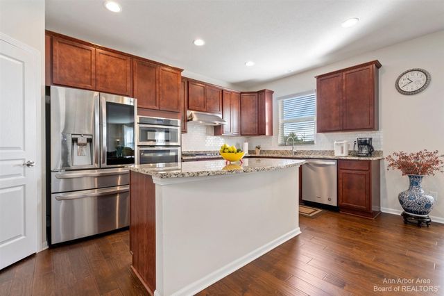 638 Holmdale Way, Ann Arbor, MI 48108