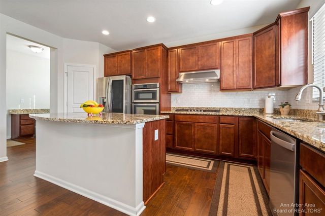 638 Holmdale Way, Ann Arbor, MI 48108