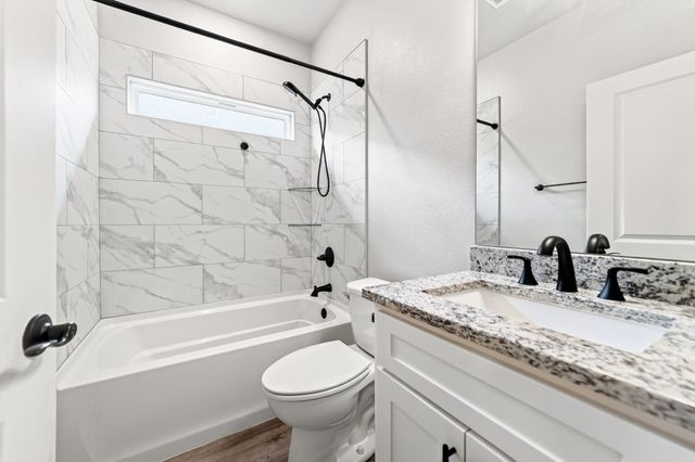 527 Limestone Circle, Mabank, TX 75147