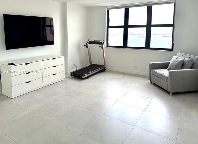 1800 NE 114th St 2305, Miami, FL 33181
