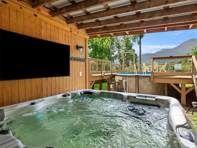 44 Sutton Knob Road, Candler, NC 28715