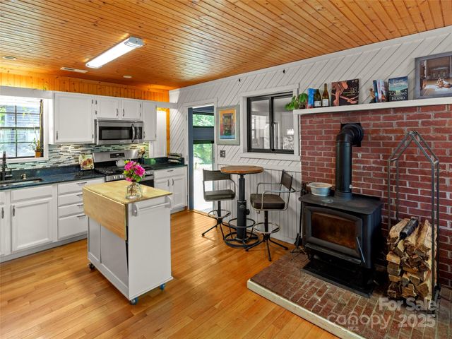 44 Sutton Knob Road, Candler, NC 28715