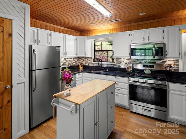 44 Sutton Knob Road, Candler, NC 28715