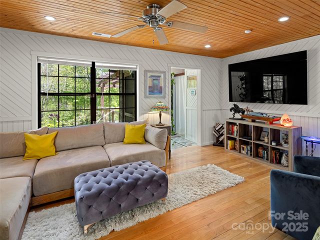 44 Sutton Knob Road, Candler, NC 28715