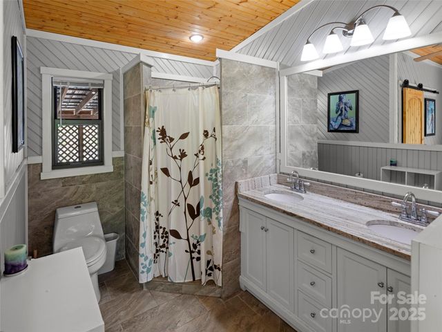 44 Sutton Knob Road, Candler, NC 28715