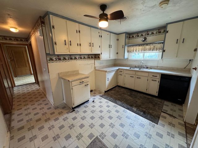 420 E Otis Ave, Salina, KS 67401