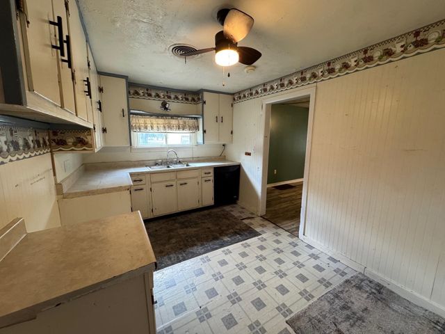 420 E Otis Ave, Salina, KS 67401