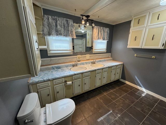 420 E Otis Ave, Salina, KS 67401