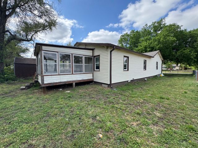 420 E Otis Ave, Salina, KS 67401