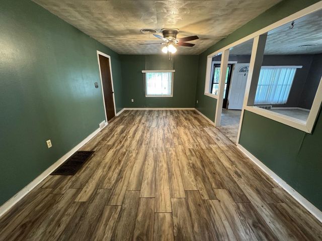 420 E Otis Ave, Salina, KS 67401