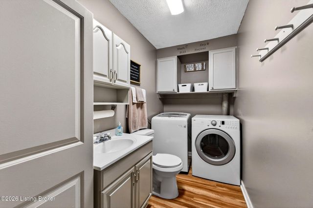 4809 Fox Chase Dr, Shepherdsville, KY 40165