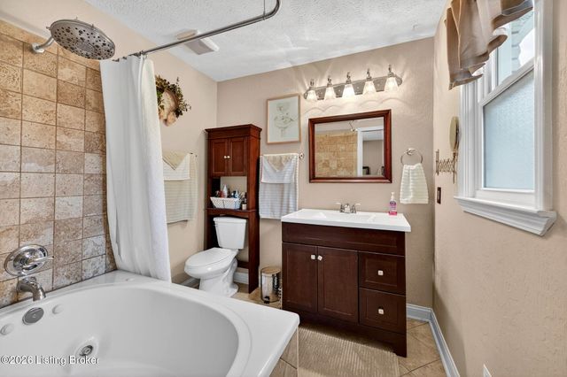 4809 Fox Chase Dr, Shepherdsville, KY 40165