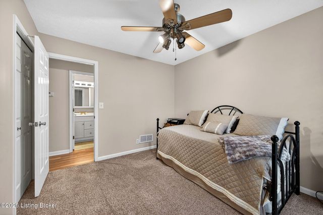 4809 Fox Chase Dr, Shepherdsville, KY 40165