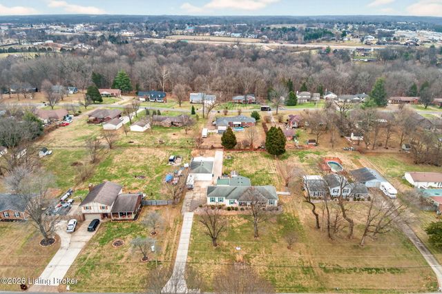 4809 Fox Chase Dr, Shepherdsville, KY 40165