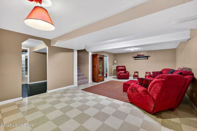 4809 Fox Chase Dr, Shepherdsville, KY 40165