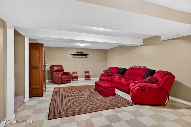 4809 Fox Chase Dr, Shepherdsville, KY 40165