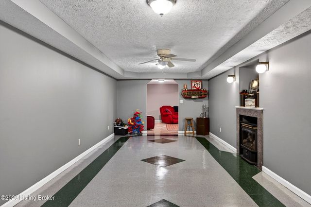 4809 Fox Chase Dr, Shepherdsville, KY 40165