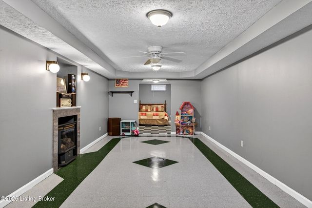 4809 Fox Chase Dr, Shepherdsville, KY 40165