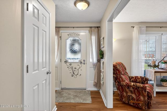 4809 Fox Chase Dr, Shepherdsville, KY 40165