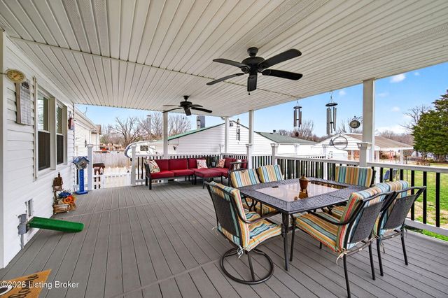 4809 Fox Chase Dr, Shepherdsville, KY 40165