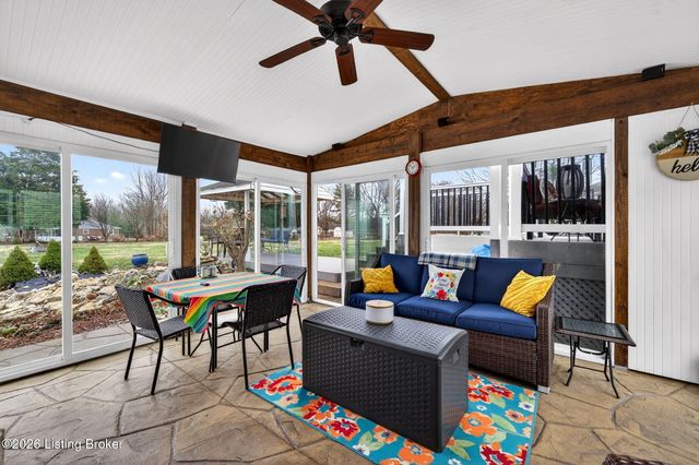 4809 Fox Chase Dr, Shepherdsville, KY 40165