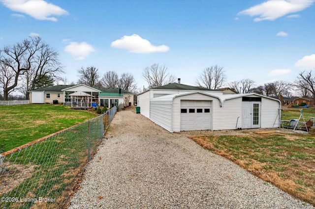 4809 Fox Chase Dr, Shepherdsville, KY 40165