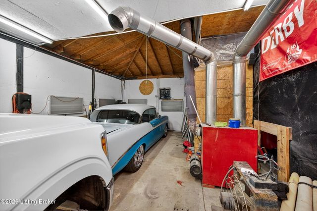 4809 Fox Chase Dr, Shepherdsville, KY 40165