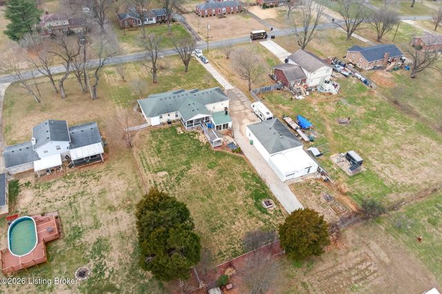 4809 Fox Chase Dr, Shepherdsville, KY 40165