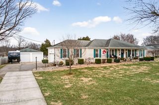 4809 Fox Chase Dr, Shepherdsville, KY 40165
