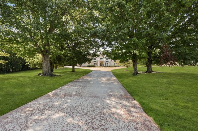 2360 Memorial Drive Ext, Clarksville, TN 37043