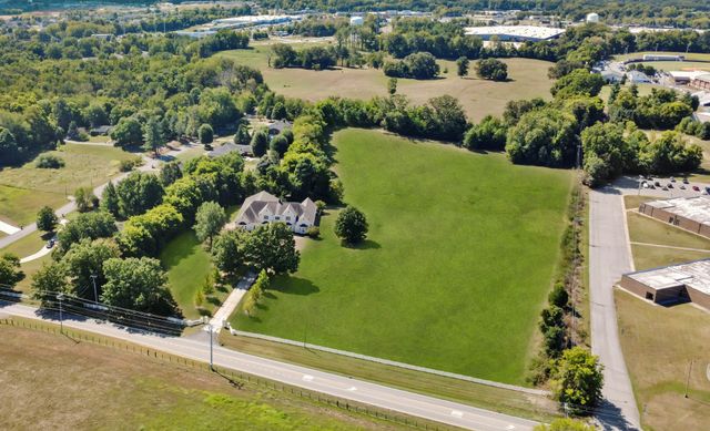 2360 Memorial Drive Ext, Clarksville, TN 37043