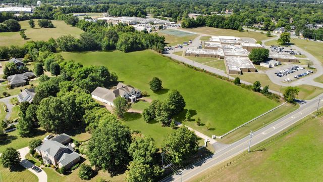 2360 Memorial Drive Ext, Clarksville, TN 37043