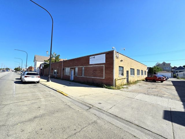 1411 S Laramie Avenue, Cicero, IL 60804