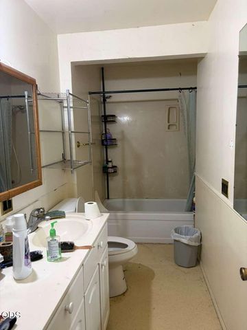 1740 NE Beverly Drive, Grants Pass, OR 97526
