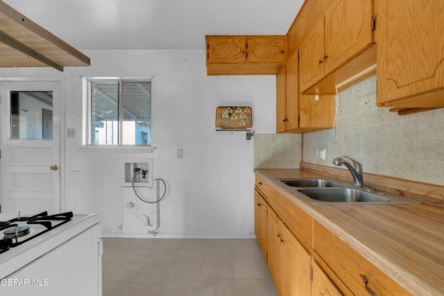 5633 ARROWHEAD Drive, El Paso, TX 79924