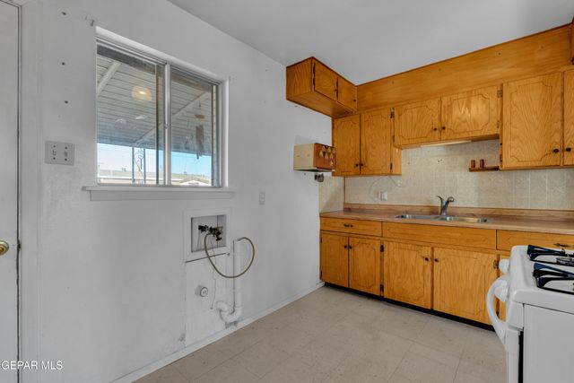 5633 ARROWHEAD Drive, El Paso, TX 79924