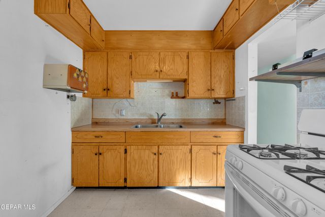 5633 ARROWHEAD Drive, El Paso, TX 79924