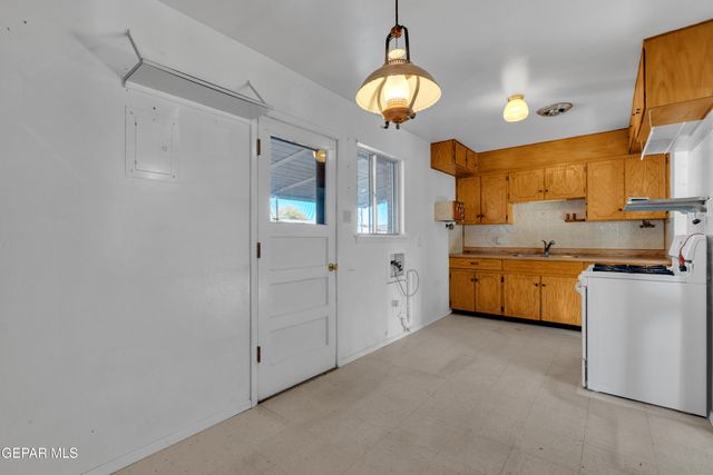 5633 ARROWHEAD Drive, El Paso, TX 79924