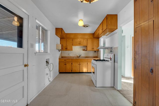 5633 ARROWHEAD Drive, El Paso, TX 79924