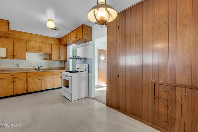 5633 ARROWHEAD Drive, El Paso, TX 79924