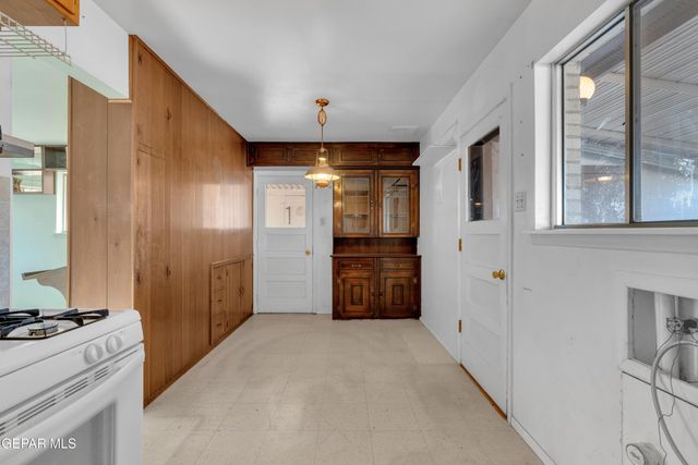 5633 ARROWHEAD Drive, El Paso, TX 79924