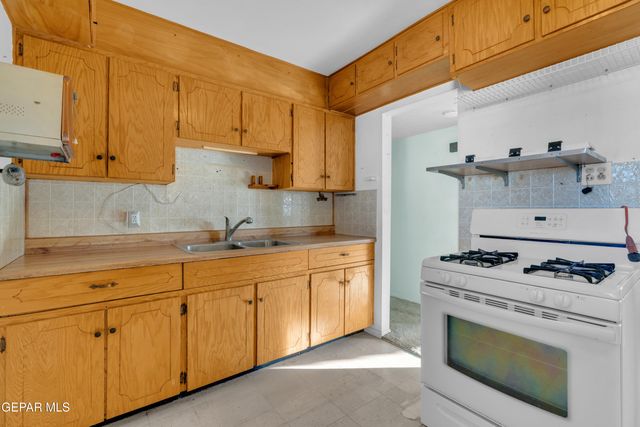 5633 ARROWHEAD Drive, El Paso, TX 79924