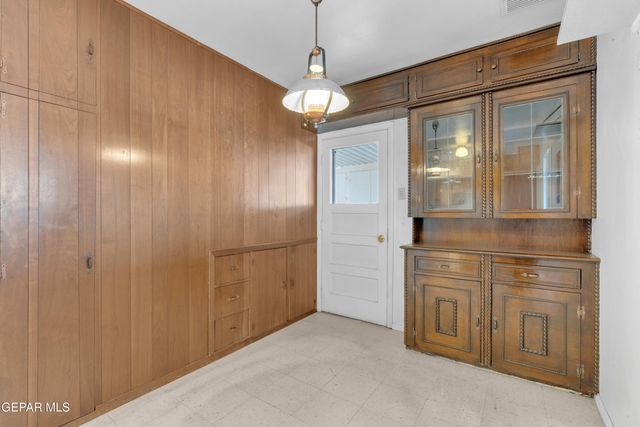 5633 ARROWHEAD Drive, El Paso, TX 79924