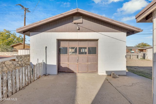 5633 ARROWHEAD Drive, El Paso, TX 79924