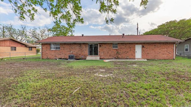 273 MEADOW AVE, New Braunfels, TX 78130