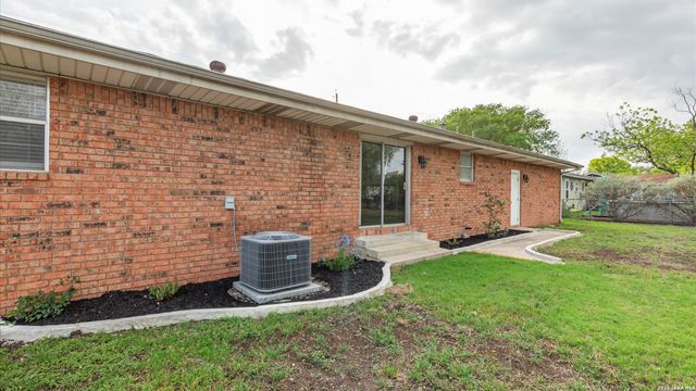 273 MEADOW AVE, New Braunfels, TX 78130