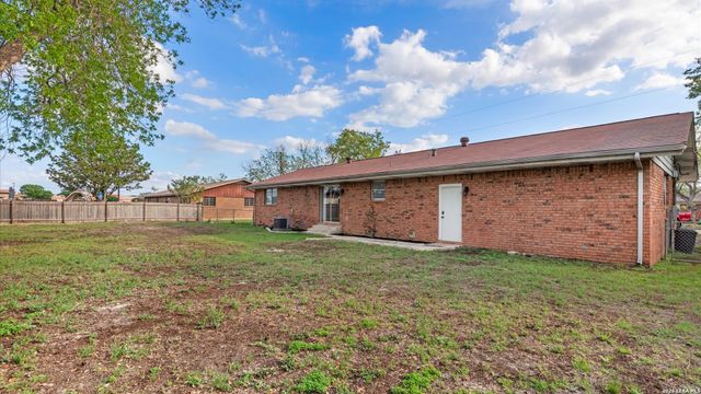 273 MEADOW AVE, New Braunfels, TX 78130